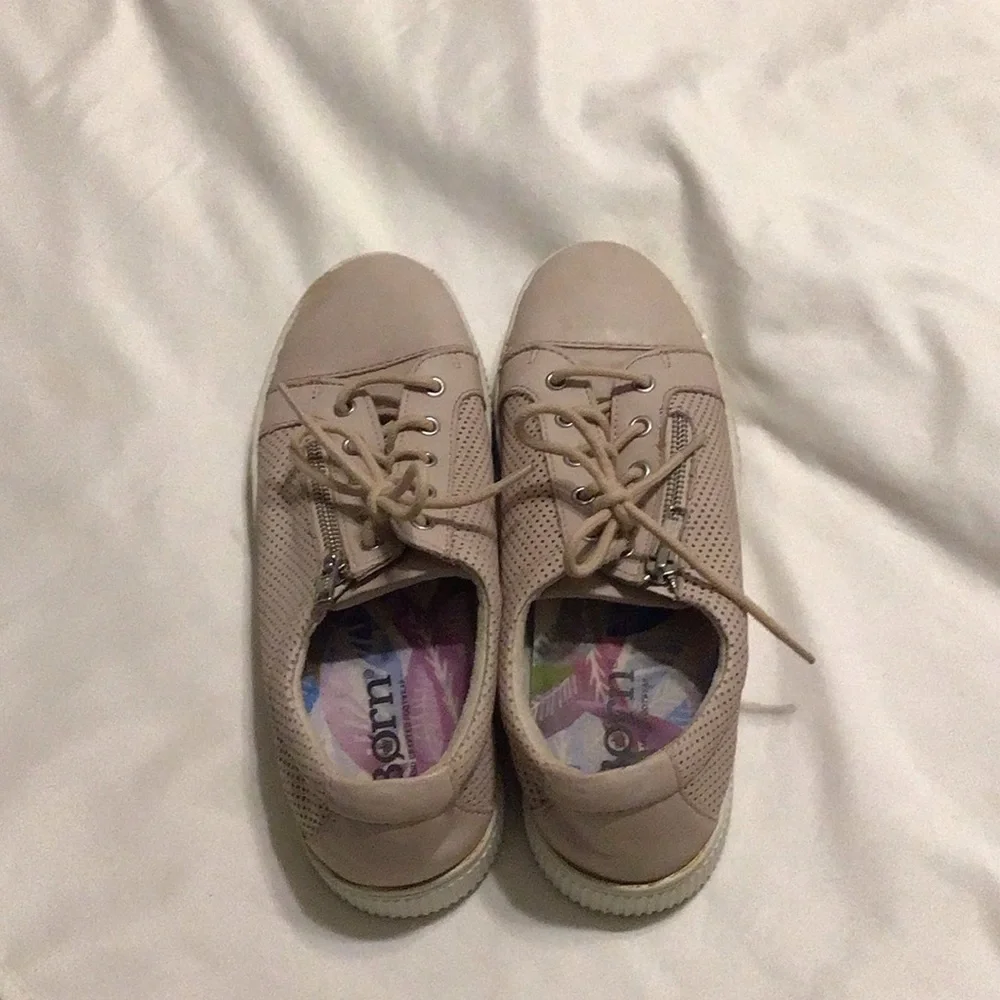 🧁$8 Moving🚚Sale Born sneakers pink zip up Sz 8.5M